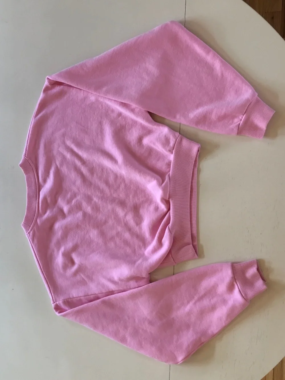 ALO SWEET PINK CROPPED ACCOLADE CREWNECK SWEATSHIRT